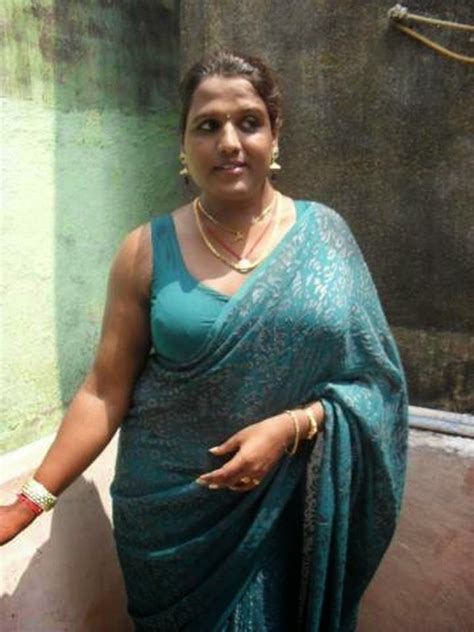 Big boobs and nipples touching on Tamil aunty